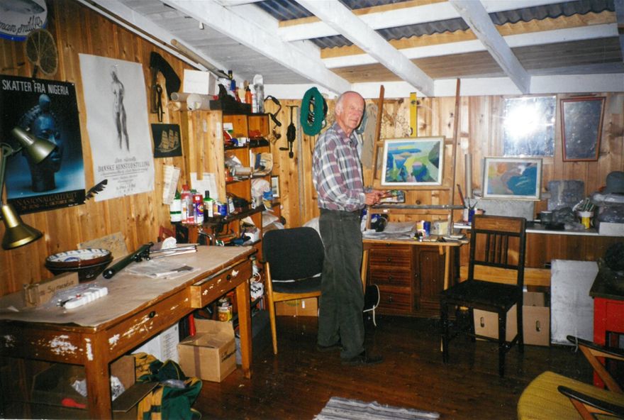 Fra atelier på hytta ved Tvedestrand. Rommet fungerte som atelier, snekkerbod, arbeidsrom og maleverksted.